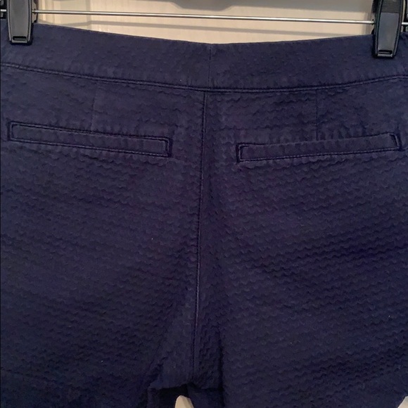 Navy blue scalloped Lilly Pulitzer shorts - Picture 3 of 3